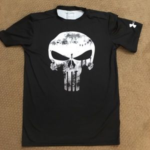 New never worn Under Armour 2XL compression top Punisher